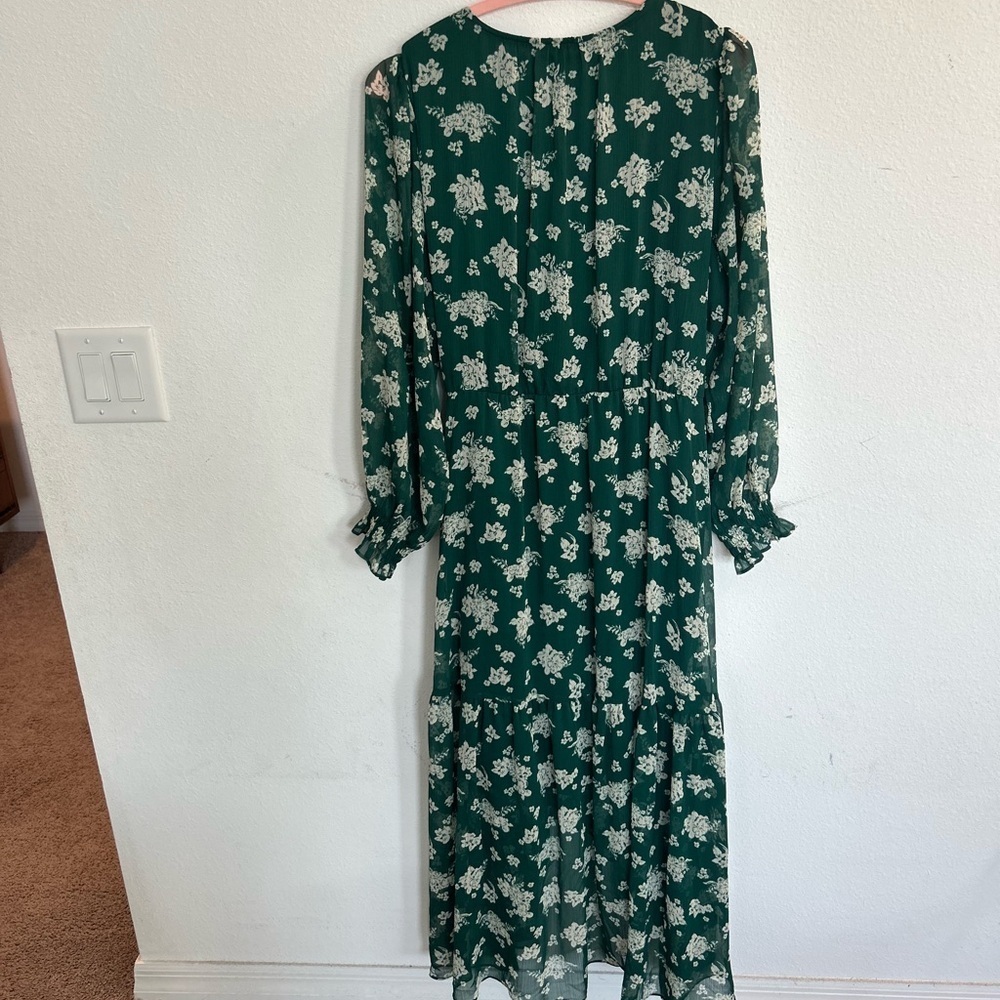 Lauren Conrad Women’s Green Wrap Dress
Size XL - Picture 2 of 8